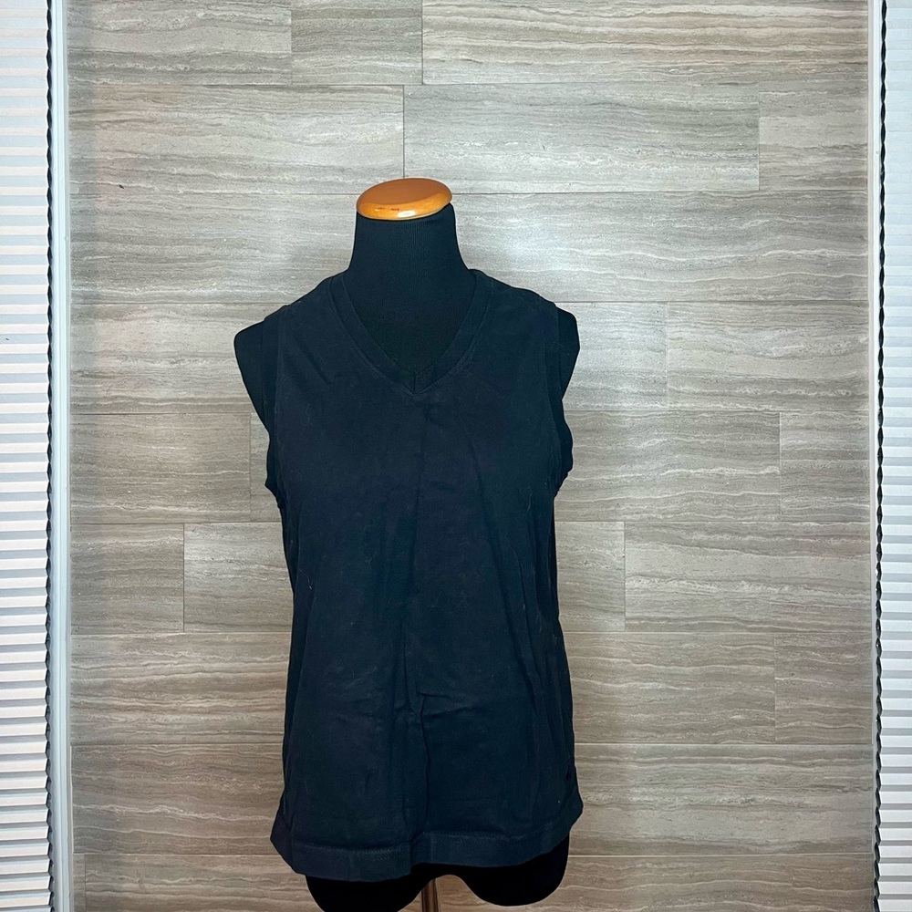 Black Sleeveless Women's Vest